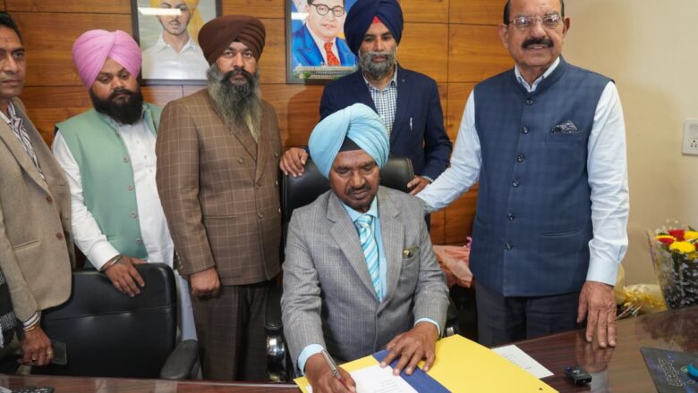 ਗੁਰਚਰਨ ਸਿੰਘ ਨੇ ਕੈਬਨਿਟ ਮੰਤਰੀਆਂ ਦੀ ਹਾਜ਼ਰੀ ਵਿੱਚ ਪੈਸਕੋ ਦੇ ਚੇਅਰਮੈਨ ਦਾ ਅਹੁਦਾ ਸੰਭਾਲਿਆ