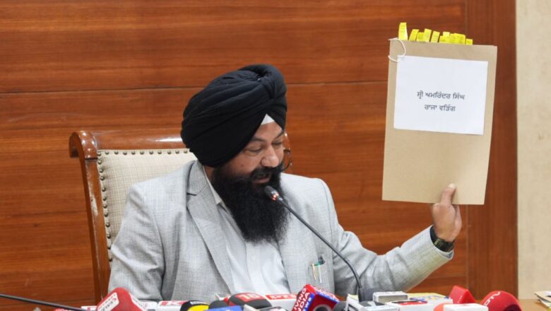 ਐਸ.ਸੀ.ਕਮਿਸਨ ਵਲੋਂ ਭੇਜੇ ਨੋਟਿਸ ਨੂੰ ਪ੍ਰਤਾਪ ਸਿੰਘ ਬਾਜਵਾ ਦੇ ਘਰੇਲੂ ਮੁਲਾਜ਼ਮਾਂ ਨੇ ਲੈਣ ਤੋਂ ਕੀਤਾ ਇਨਕਾਰ: ਜਸਵੀਰ ਸਿੰਘ ਗੜ੍ਹੀ