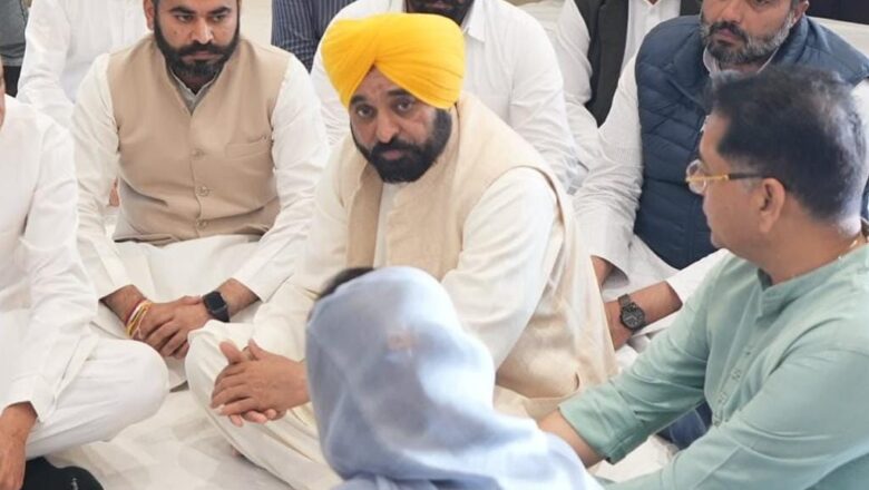 ਮੁੱਖ ਮੰਤਰੀ ਭਗਵੰਤ ਸਿੰਘ ਮਾਨ ਨੇ ਸੰਦੀਪ ਗਿਲਹੋਤਰਾ ਦੇ ਪਰਿਵਾਰ ਨਾਲ ਦੁੱਖ ਸਾਂਝਾ ਕੀਤਾ