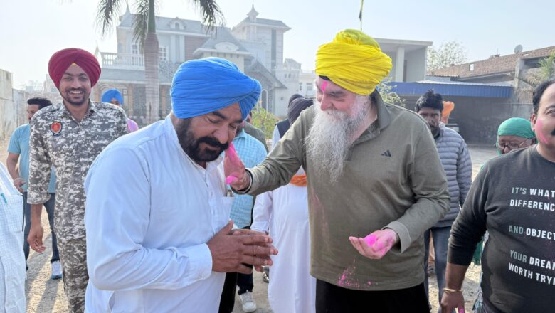 ਸਪੀਕਰ ਸ. ਸੰਧਵਾਂ ਨੇ ਆਪਣੇ ਗ੍ਰਹਿ ਵਿਖੇ ਰੰਗਾਂ ਦਾ ਤਿਉਹਾਰ ਹੋਲੀ ਮਨਾਈ