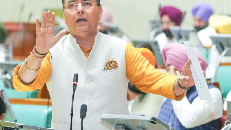 ਵਿਸ਼ਵ ਗੁਰੂ’ ਤੋਂ ਲੈ ਕੇ ਸਿਲੰਡਰਾਂ ਲਈ ਲਾਈਨਾਂ ਤੱਕ ਦਾ ਸਫ਼ਰ’: ਅਮਨ ਅਰੋੜਾ ਨੇ ਕੇਂਦਰ ਸਰਕਾਰ ਦੇ ਦਾਅਵਿਆਂ ਦੀ ਕੱਢੀ ਫੂਕ