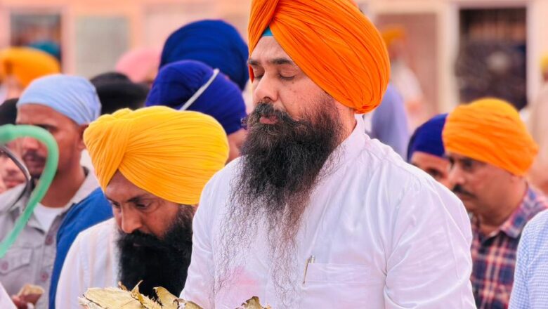 ਹੋਲੇ-ਮਹੱਲੇ ਮੌਕੇ ਤਖ਼ਤ ਸ੍ਰੀ ਕੇਸਗੜ੍ਹ ਸਾਹਿਬ ਵਿਖੇ ਐਮਪੀ ਮਲਵਿੰਦਰ ਕੰਗ ਹੋਏ ਨਤਮਸਤਕ