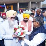 ਪੰਜਾਬ ਵਿਧਾਨ ਸਭਾ  ਸਪੀਕਰ ਅਤੇ ਮੁੱਖ ਮੰਤਰੀ ਨੇ ਪੰਜਾਬ ਦੇ ਰਾਜਪਾਲ ਦਾ ਵਿਧਾਨ ਸਭਾ ਪਹੁੰਚਣ ਤੇ ਕੀਤਾ ਨਿੱਘਾ ਸਵਾਗਤ