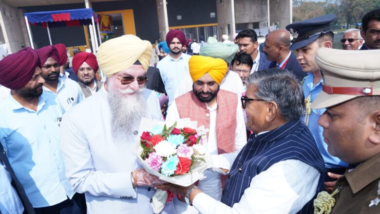 ਪੰਜਾਬ ਵਿਧਾਨ ਸਭਾ  ਸਪੀਕਰ ਅਤੇ ਮੁੱਖ ਮੰਤਰੀ ਨੇ ਪੰਜਾਬ ਦੇ ਰਾਜਪਾਲ ਦਾ ਵਿਧਾਨ ਸਭਾ ਪਹੁੰਚਣ ਤੇ ਕੀਤਾ ਨਿੱਘਾ ਸਵਾਗਤ
