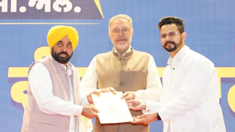 ਪਿਛਲੀਆਂ ਸਰਕਾਰਾਂ ਨੇ ਦਹਾਕੇ ਤੋਂ ਵੱਧ ਸਮੇਂ ਤੱਕ ਨੌਜਵਾਨਾਂ ਨੂੰ ਨੌਕਰੀਆਂ ਤੋਂ ਵਾਂਝਾ ਰੱਖਿਆ, ‘ਆਪ` ਸਰਕਾਰ ਨੇ ਸਿਰਫ਼ ਚਾਰ ਸਾਲਾਂ ਵਿੱਚ ਮੈਰਿਟ ਦੇ ਆਧਾਰ ਉੱਤੇ ਬਿਨਾਂ ਰਿਸ਼ਵਤ ਤੋਂ  65,000 ਤੋਂ ਵੱਧ ਸਰਕਾਰੀ ਨੌਕਰੀਆਂ ਦਿੱਤੀਆਂ: ਮੁੱਖ ਮੰਤਰੀ ਭਗਵੰਤ ਸਿੰਘ ਮਾਨ