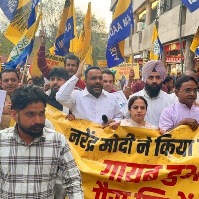 ਸਮ੍ਰਿਤੀ ਇਰਾਨੀ ਦਾ ‘ਸਿਲੰਡਰ ਡਾਂਸ’ ਹੁਣ ਕਿੱਥੇ ਗਿਆ? ਚੰਡੀਗੜ੍ਹ ਦੇ ਸੈਕਟਰ-17 ਵਿੱਚ ‘ਆਪ’ ਦਾ ਮੋਦੀ ਸਰਕਾਰ ਦੀ ਲੁੱਟ ਖਿਲਾਫ਼ ਉਗਰ ਪ੍ਰਦਰਸ਼ਨ