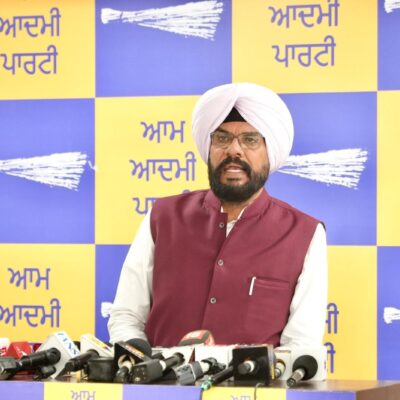 ਕੁਲਦੀਪ ਧਾਲੀਵਾਲ ਦਾ ਸੁਖਬੀਰ ਬਾਦਲ ‘ਤੇ ਤਿੱਖਾ ਹਮਲਾ, ਕਿਹਾ- ਗੈਂਗਸਟਰ ਭਜਾਉਣ ਦੀਆਂ ਗੱਲਾਂ ਕਰਨ ਵਾਲੇ ਖੁਦ ‘ਗੈਂਗਸਟਰ ਲਿਆਓ ਮੁਹਿੰਮ’ ਚਲਾ ਰਹੇ ਹਨ