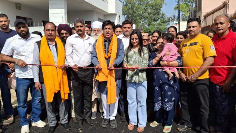 ਵਿਧਾਇਕ ਜਿੰਪਾ ਲੇ 8 ਲੱਖ ਰੁਪਏ ਦੀ ਲਾਗਤ ਨਾਲ ਬਣੀ ਨਵੀਂ ਸੜਕ ਦਾ ਕੀਤਾ ਉਦਘਾਟਨ, ਲੋਕਾਂ ਨੂੰ ਮਿਲੀ ਵੱਡੀ ਰਾਹਤ