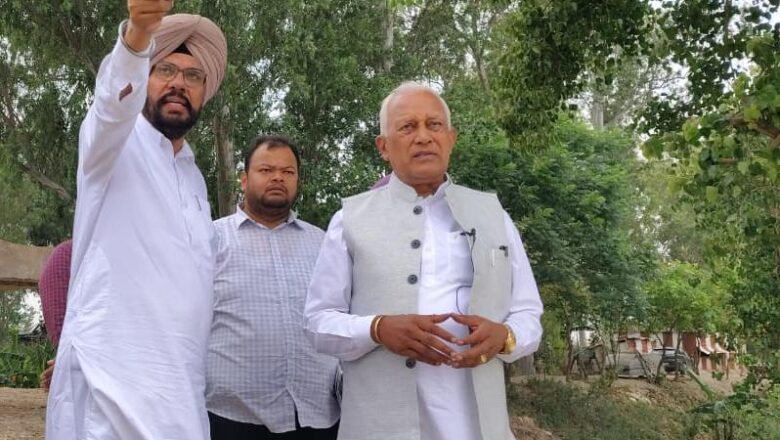 ਬਰਿੰਦਰ ਕੁਮਾਰ ਗੋਇਲ ਵੱਲੋਂ ਬੀ.ਓ.ਪੀ. ਸ਼ਾਹਪੁਰ ਵਿਖੇ ਰਾਵੀ ਦਰਿਆ ਦੇ ਧੁੱਸੀ ਬੰਨ੍ਹ ‘ਤੇ ਚਲ ਰਹੇ ਹੜ੍ਹ ਸੁਰੱਖਿਆ ਪ੍ਰਬੰਧਾਂ ਦਾ ਜਾਇਜ਼ਾ