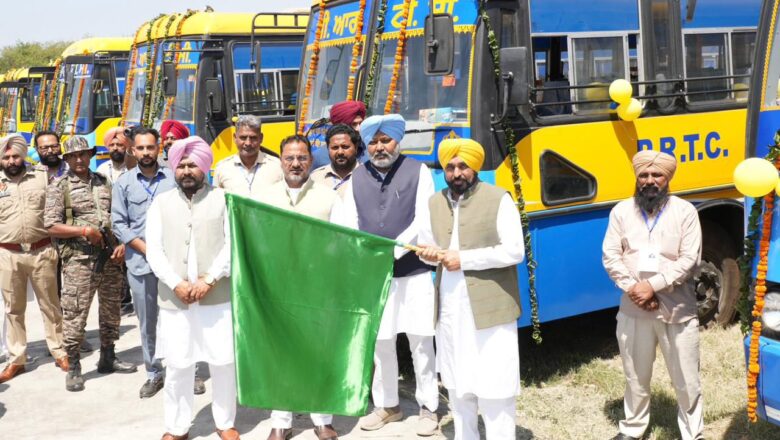 ਪੰਜਾਬ ਦੇ ਆਵਾਜਾਈ ਖੇਤਰ ਦੇ ਵਿਕਾਸ ਨੂੰ ਕੀਤਾ ਹੋਰ ਤੇਜ਼, ਮੁੱਖ ਮੰਤਰੀ ਭਗਵੰਤ ਸਿੰਘ ਮਾਨ ਨੇ ਪੀ.ਆਰ.ਟੀ.ਸੀ. ਫਲੀਟ ‘ਚ 250 ਨਵੀਆਂ ਬੱਸਾਂ ਨੂੰ ਦਿਖਾਈ ਹਰੀ ਝੰਡੀ