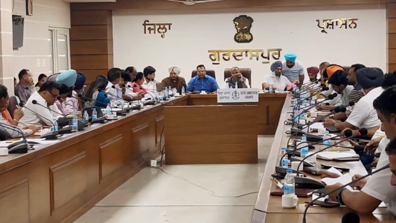 ਸ੍ਰੀ ਆਦਿੱਤਿਆ ਉੱਪਲ, ਡਿਪਟੀ ਕਮਿਸ਼ਨਰ ਦੀ ਪ੍ਰਧਾਨਗੀ ਹੇਠ ਜ਼ਿਲ੍ਹਾ ਟਰੇਡਰਜ਼ ਕਮਿਸ਼ਨ ਦੀਆਂ ਮੁਸ਼ਕਿਲਾਂ ਸਬੰਧੀ ਰੀਵਿਊ ਮੀਟਿੰਗ