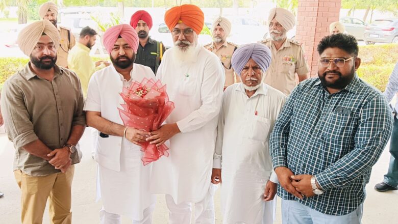 ਵੱਖ-ਵੱਖ ਵਿਕਾਸ ਕਾਰਜਾਂ ਦੀ ਸਮੀਖਿਆ ਸਬੰਧੀ ਸਪੀਕਰ ਸੰਧਵਾਂ ਅਤੇ ਕੈਬਨਿਟ ਮੰਤਰੀ ਹਰਦੀਪ ਸਿੰਘ ਮੁੰਡੀਆਂ ਨੇ ਅਧਿਕਾਰੀਆਂ ਨਾਲ ਕੀਤੀ ਮੀਟਿੰਗ