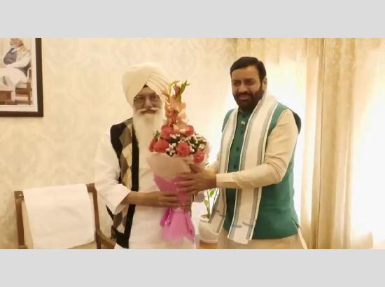 ਮੁੱਖ ਮੰਤਰੀ ਨਾਇਬ ਸਿੰਘ ਸੈਣੀ ਨੇ ਡੇਰਾ ਰਾਧਾ ਸੁਆਮੀ ਬਿਆਸ ਵਿਖੇ ਬਾਬਾ ਗੁਰਿੰਦਰ ਸਿੰਘ ਢਿੱਲੋਂ ਨਾਲ ਕੀਤੀ ਸ਼ਿਸ਼ਟਾਚਾਰ ਮੁਲਾਕਾਤ