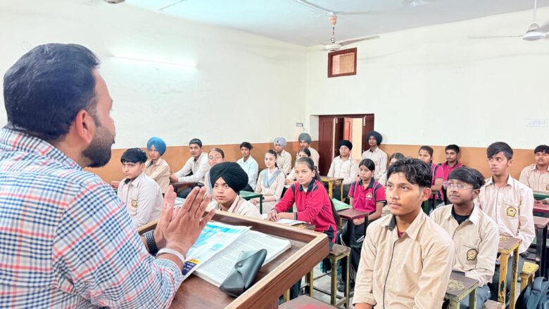 ਸਿਹਤ ਵਿਭਾਗ ਨੇ ਸਿਹਤ ਕੇਂਦਰਾਂ ਤੇ ਸਕੂਲਾਂ ਵਿੱਚ ਮਨਾਇਆ ਰਾਸ਼ਟਰੀ ਡੇਂਗੂ ਦਿਵਸ: ਸਿਵਲ ਸਰਜਨ