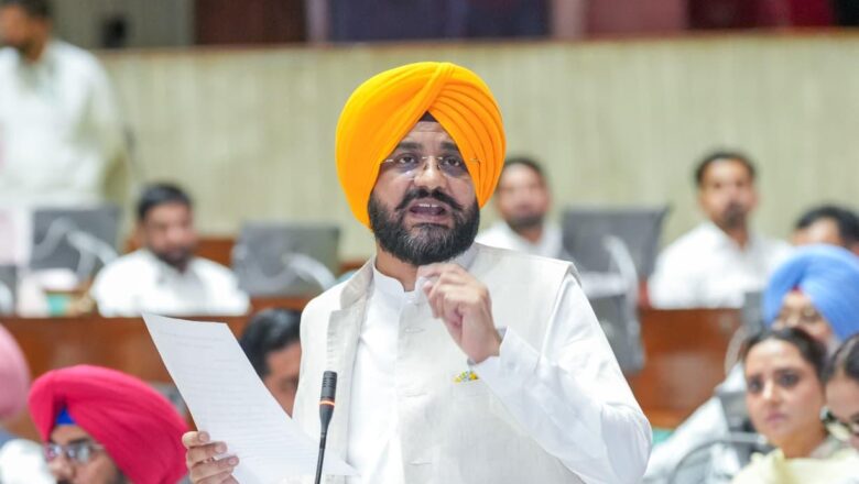 ਅੰਤਰਰਾਸ਼ਟਰੀ ਮਜ਼ਦੂਰ ਦਿਵਸ ਮੌਕੇ ਕਿਰਤ ਮੰਤਰੀ ਤਰੁਨਪ੍ਰੀਤ ਸਿੰਘ ਸੌਂਦ ਵੱਲੋਂ ਘੱਟੋ-ਘੱਟ ਉਜਰਤਾਂ ਦੀਆਂ ਬੇਸਿਕ ਰੇਟ ਵਧਾਉਣ ਸਬੰਧੀ ਮਤਾ ਪੰਜਾਬ ਵਿਧਾਨ ਸਭਾ ਵਿੱਚ ਪੇਸ਼