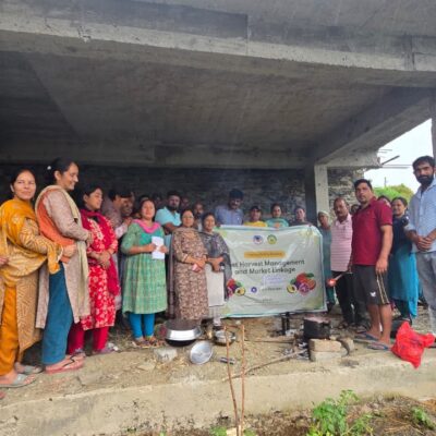 एचपी शिवा परियोजना के तहत खुगरांव क्लस्टर में किसानों को सिखाए प्लम प्रोसेसिंग के गुर