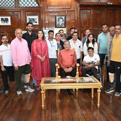 राज्यपाल ने दिव्यांगजनों को कृत्रिम अंग वितरित किए
