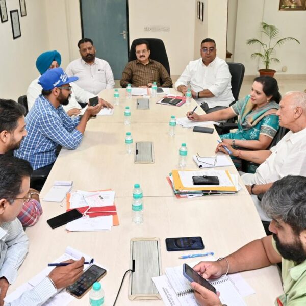 ਚੇਅਰਮੈਨ ਬਾਲ ਮੁਕੰਦ ਸ਼ਰਮਾ ਵੱਲੋਂ ਆਰਟੀਫੀਸ਼ੀਅਲ ਇੰਟੈਲੀਜੈਂਸ ਰਾਹੀਂ ਪੰਜਾਬ ਰਾਜ ਖੁਰਾਕ ਕਮਿਸ਼ਨ ਦੇ ਕੰਮਕਾਜ ਨੂੰ ਮਜ਼ਬੂਤ ਕਰਨ ਸਬੰਧੀ ਏ.ਆਈ. ਮਾਹਿਰ ਨਿਪੁੰਨ ਸਿਆਲ ਨਾਲ ਸੈਸ਼ਨ ਦੀ ਪ੍ਰਧਾਨਗੀ