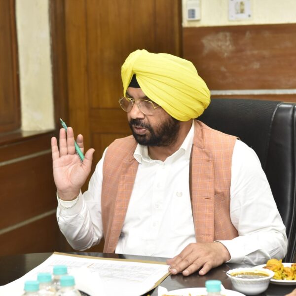 ਹਰਭਜਨ ਸਿੰਘ ਈਟੀਓ ਨੇ ਪੰਜਾਬ ਭਰ ਦੇ ਸੜਕ ਵਿਕਾਸ ਕਾਰਜਾਂ ਦਾ ਲਿਆ ਜਾਇਜ਼ਾ,ਮਾਨਸੂਨ ਸੀਜ਼ਨ ਤੋਂ ਪਹਿਲਾਂ ਸਖ਼ਤੀ ਨਾਲ ਨਿਗਰਾਨੀ ਕਰਨ ਦੇ ਦਿੱਤੇ ਨਿਰਦੇਸ਼
