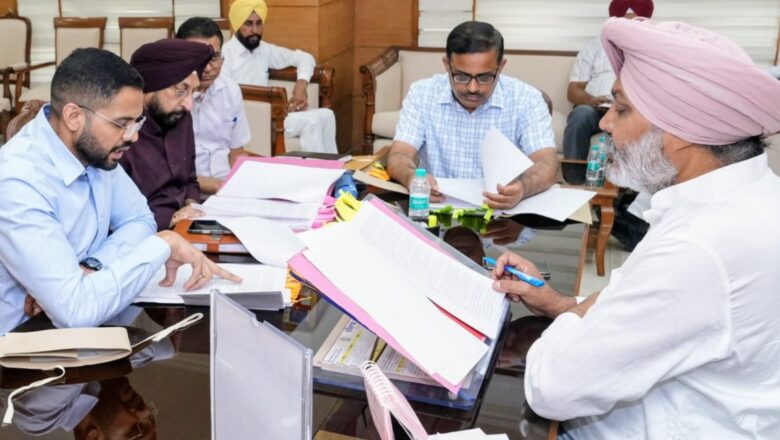 ਵਿੱਤ ਮੰਤਰੀ ਹਰਪਾਲ ਸਿੰਘ ਚੀਮਾ ਵੱਲੋਂ ਮੈਥਾਨੌਲ ਨੂੰ ਨਿਯਮਤ ਕਰਨ ਅਤੇ ਜ਼ਹਿਰੀਲੀ ਸ਼ਰਾਬ ਦੇ ਦੁਖਾਂਤਾਂ ਨੂੰ ਰੋਕਣ ਲਈ ਤੁਰੰਤ ਕੇਂਦਰੀ ਕਾਨੂੰਨ ਬਣਾਉਣ ਦੀ ਮੰਗਵਿੱਤ ਮੰਤਰੀ ਹਰਪਾਲ ਸਿੰਘ ਚੀਮਾ ਵੱਲੋਂ ਮੈਥਾਨੌਲ ਨੂੰ ਨਿਯਮਤ ਕਰਨ ਅਤੇ ਜ਼ਹਿਰੀਲੀ ਸ਼ਰਾਬ ਦੇ ਦੁਖਾਂਤਾਂ ਨੂੰ ਰੋਕਣ ਲਈ ਤੁਰੰਤ ਕੇਂਦਰੀ ਕਾਨੂੰਨ ਬਣਾਉਣ ਦੀ ਮੰਗ