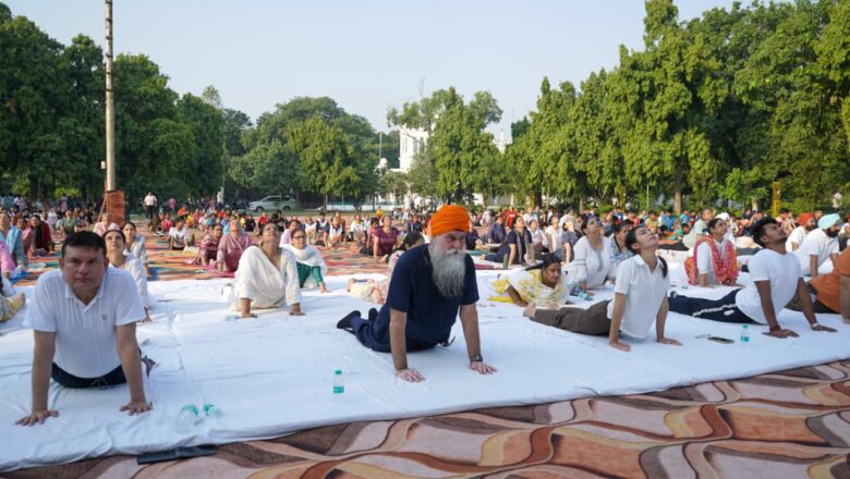 ਅੰਤਰਰਾਸ਼ਟਰੀ ਯੋਗ ਦਿਵਸ ਮੌਕੇ ਸਪੀਕਰ ਸੰਧਵਾਂ,  ਵਿਧਾਇਕ ਸੇਖੋਂ ਤੇ ਡੀ ਸੀ ਨੇ ਕੀਤਾ ਯੋਗ ਅਭਿਆਸ