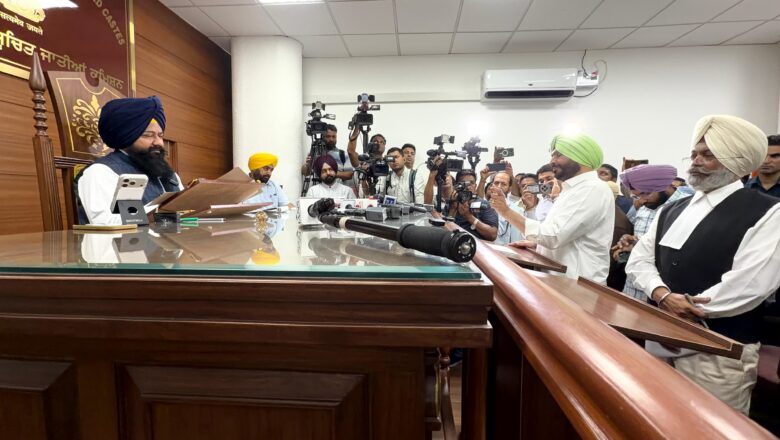 ਪੰਜਾਬ ਰਾਜ ਅਨੁਸੂਚਿਤ ਜਾਤੀਆਂ ਕਮਿਸ਼ਨ ਅੱਗੇ ਪੇਸ਼ ਹੋਏ ਕੇਂਦਰੀ ਰੇਲ ਰਾਜ ਮੰਤਰੀ ਰਵਨੀਤ ਸਿੰਘ ਬਿੱਟੂ