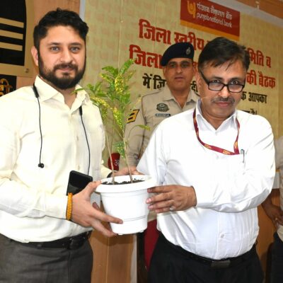 जिले में आर्थिक विकास को गति प्रदान करने के लिए आपसी समन्वय से करें कार्य बैंक और विभाग – अपूर्व देवगन