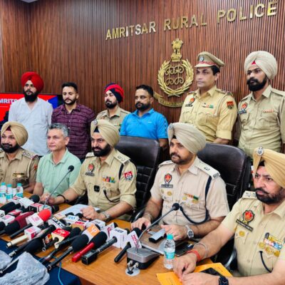 ਅੰਮ੍ਰਿਤਸਰ ਵਿੱਚ ਹੈਂਡ ਗ੍ਰੇਨੇਡ ਅਤੇ 3 ਆਧੁਨਿਕ ਰਾਈਫਲਾਂ ਬਰਾਬਦ; ਨਾਬਾਲਗ ਸਮੇਤ ਤਿੰਨ ਵਿਅਕਤੀ ਕਾਬੂ