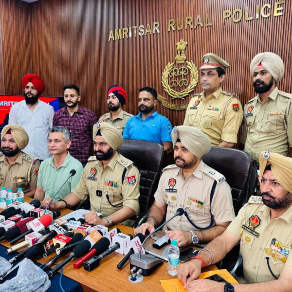 ਅੰਮ੍ਰਿਤਸਰ ਵਿੱਚ ਹੈਂਡ ਗ੍ਰੇਨੇਡ ਅਤੇ 3 ਆਧੁਨਿਕ ਰਾਈਫਲਾਂ ਬਰਾਬਦ; ਨਾਬਾਲਗ ਸਮੇਤ ਤਿੰਨ ਵਿਅਕਤੀ ਕਾਬੂ