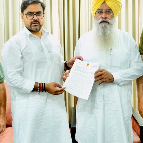 ਗੁਰਮੀਤ ਸਿੰਘ ਖੁੱਡੀਆਂ ਅਤੇ ਜੰਮੂ-ਕਸ਼ਮੀਰ ਦੇ ਮੰਤਰੀ ਸਤੀਸ਼ ਸ਼ਰਮਾ ਵੱਲੋਂ ਪਸ਼ੂਧਨ ਅਤੇ ਡੇਅਰੀ ਸੈਕਟਰ ਦੇ ਵਿਕਾਸ ਲਈ ਅੰਤਰਰਾਜੀ ਸਹਿਯੋਗ ਬਾਰੇ ਵਿਚਾਰ-ਚਰਚਾ