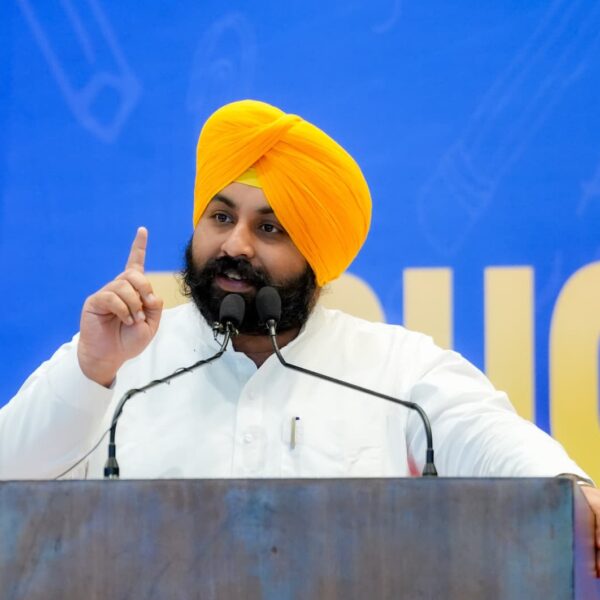 ਪੰਜਾਬ ਸਿੱਖਿਆ ਕ੍ਰਾਂਤੀ: ਭਗਵੰਤ ਮਾਨ ਸਰਕਾਰ ਵੱਲੋਂ ਨੀਟ, ਜੇ.ਈ.ਈ. ਪ੍ਰੀਖਿਆਵਾਂ ਦੇ ਸ਼ਾਨਦਾਰ ਨਤੀਜਿਆਂ ਲਈ 300 ਤੋਂ ਵੱਧ ਪ੍ਰਿੰਸੀਪਲਾਂ ਦਾ ਸਨਮਾਨ