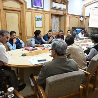 मुख्यमंत्री ने सुन्नी, लुहरी और धौलासिद्ध परियोजनाओं को वापस लेने की प्रक्रिया शुरू करने के निर्देश दिए