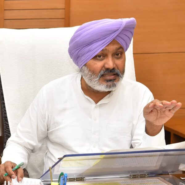 ਪੰਜਾਬ ਸਰਕਾਰ ਵੱਲੋਂ ਵੱਡੀ ਭਰਤੀ ਮੁਹਿੰਮ ਨੂੰ ਹਰੀ ਝੰਡੀ: ਵਿੱਤ ਮੰਤਰੀ ਹਰਪਾਲ ਸਿੰਘ ਚੀਮਾ ਵੱਲੋਂ ਹੈਲਥ ਵਰਕਰਾਂ ਦੀਆਂ 619 ਅਸਾਮੀਆਂ ਭਰਨ ਅਤੇ ਉਦਯੋਗ ਵਿਭਾਗ ਵਿੱਚ ਅਹੁਦਿਆਂ ਨੂੰ ਰਣਨੀਤਕ ਤੌਰ ‘ਤੇ ਸੁਰਜੀਤ ਕਰਨ ਦੀ ਪ੍ਰਵਾਨਗੀ