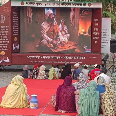 ਸ਼੍ਰੀ ਗੁਰੂ ਰਵਿਦਾਸ ਜੀ ਦੀਆਂ ਸਿੱਖਿਆਵਾਂ ਨੂੰ ਡਾਕੂਮੈਂਟਰੀ ਸ਼ੋਅ ਰਾਹੀਂ ਘਰ-ਘਰ ਪਹੁੰਚਾ ਰਹੀ ਹੈ ਪ੍ਰਚਾਰ ਵੈਨ