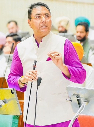 ਸਾਢੇ 4 ਸਾਲਾਂ ‘ਚ 68 ਹਜ਼ਾਰ ਤੋਂ ਵੱਧ ਸਰਕਾਰੀ ਨੌਕਰੀਆਂ, 1.83 ਲੱਖ ਕਰੋੜ ਦੇ ਨਿਵੇਸ਼ ਨਾਲ 6.36 ਲੱਖ ਪ੍ਰਾਈਵੇਟ ਨੌਕਰੀਆਂ ਦੇ ਮੌਕੇ ਪੈਦਾ ਕੀਤੇ: ਨੌਜਵਾਨਾਂ ਲਈ ਸਾਜ਼ਗਾਰ ਮਾਹੌਲ ਸਿਰਜ ਰਹੀ ਹੈ ਮਾਨ ਸਰਕਾਰ: ਅਮਨ ਅਰੋੜਾ