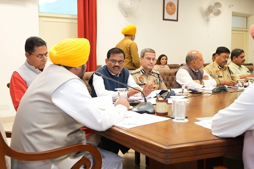 ਮੁੱਖ ਮੰਤਰੀ ਭਗਵੰਤ ਸਿੰਘ ਮਾਨ ਵੱਲੋਂ ‘ਯੁੱਧ ਨਸ਼ਿਆਂ ਵਿਰੁੱਧ’ ਮੁਹਿੰਮ ਬਾਰੇ ਉੱਚ-ਪੱਧਰੀ ਸਮੀਖਿਆ ਮੀਟਿੰਗ ਦੀ ਪ੍ਰਧਾਨਗੀ, ਨਸ਼ਿਆਂ ਵਿਰੁੱਧ ਫੈਸਲਾਕੁੰਨ ਕਦਮ ਚੁੱਕਣ ਲਈ ਕਿਹਾ