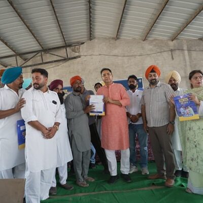 ਲਾਲ ਲਕੀਰ ਅੰਦਰ ਵੱਸਦੇ ਪਰਿਵਾਰਾਂ ਨੂੰ ਘਰਾਂ ਦੀ ਮਾਲਕੀ ਦੀ ਦਸਤਾਵੇਜ਼ੀ ਪਛਾਣ ਦੇ ਰਹੀ ਹੈ ਪੰਜਾਬ ਸਰਕਾਰ: ਅਮਨ ਅਰੋੜਾ