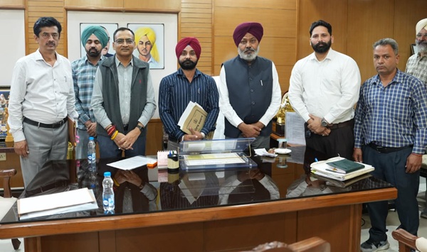 ਵਿੱਤ ਮੰਤਰੀ ਹਰਪਾਲ ਸਿੰਘ ਚੀਮਾ  ਵੱਲੋਂ ਵਿਭਾਗਾਂ ਨੂੰ ਯੋਗ ਆਊਟਸੋਰਸ ਮੁਲਾਜ਼ਮਾਂ ਨੂੰ ਠੇਕੇ ‘ਤੇ ਲਿਆਉਣ ਦੀ ਪ੍ਰਕਿਰਿਆ ਵਿੱਚ ਤੇਜ਼ੀ ਲਿਆਉਣ ਦੇ ਨਿਰਦੇਸ਼