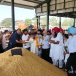 ਖੁਰਾਕ, ਸਿਵਲ ਸਪਲਾਈ ਤੇ ਖਪਤਕਾਰ ਮਾਮਲੇ ਮੰਤਰੀ ਲਾਲ ਚੰਦ ਕਟਾਰੂਚੱਕ ਨੇ ਬਟਾਲਾ ਦਾਣਾ ਮੰਡੀ ਤੋਂ ਝੋਨੇ ਦੀ ਸਰਕਾਰੀ ਖਰੀਦ ਸ਼ੁਰੂ ਕਰਵਾਈ