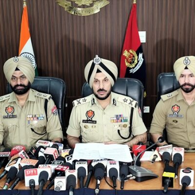 ਸਰਹੱਦ ਪਾਰੋਂ ਚੱਲ ਰਹੇ ਤਸਕਰੀ ਨੈੱਟਵਰਕਾਂ ਨਾਲ ਸਬੰਧਤ ਚਾਰ ਮੁਲਜ਼ਮ 10 ਕਿੱਲੋ ਹੈਰੋਇਨ ਅਤੇ 10 ਪਿਸਤੌਲਾਂ ਸਣੇ ਕਾਬੂ