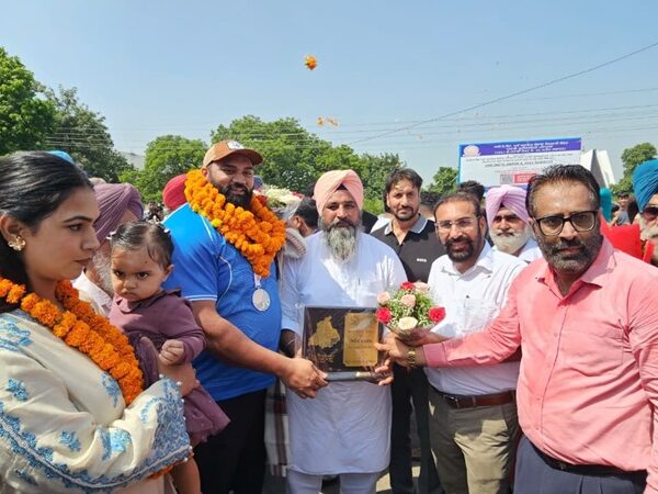 ਏਸ਼ੀਅਨ ਗੇਮਜ਼ ’ਚ ਲਗਾਤਾਰ ਤੀਜਾ ਤਗ਼ਮਾ ਜਿੱਤ ਕੇ ਪਟਿਆਲਾ ਪਰਤੇ ਉਲੰਪੀਅਨ ਤੇਜਿੰਦਰਪਾਲ ਸਿੰਘ ਤੂਰ ਦਾ ਭਰਵਾਂ ਸਵਾਗਤ