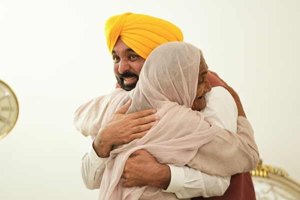 ਹਰੇਕ ਮਾਂ ਤੇ ਭੈਣ ‘ਮਾਵਾਂ-ਧੀਆਂ ਸਤਿਕਾਰ ਯੋਜਨਾ’ ਦੀ ਬ੍ਰਾਂਡ ਅੰਬੈਸਡਰ: ਮੁੱਖ ਮੰਤਰੀ ਭਗਵੰਤ ਸਿੰਘ ਮਾਨ