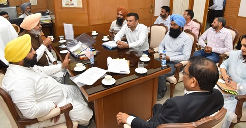 ਭਗਵੰਤ ਮਾਨ ਸਰਕਾਰ ਨੇ 180 ਈ.ਟੀ.ਟੀ. ਅਧਿਆਪਕਾਂ ਦੀ ਤਨਖਾਹ ਅਸਮਾਨਤਾ ਖ਼ਤਮ ਕਰਨ ਵੱਲ ਵਧਾਇਆ ਕਦਮ, ਯੂਨੀਅਨ  ਦੇ ਮਾਮਲੇ ਨਾਲ ਸੰਬੰਧਿਤ ਜਾਂਚ ਵਿੱਚ ਤੇਜ਼ੀ ਲਿਆਂਦੀ ਜਾਵੇਗੀ: ਹਰਪਾਲ ਸਿੰਘ ਚੀਮਾ
