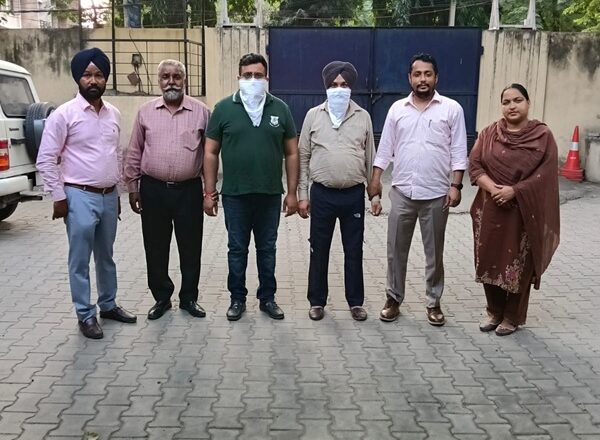 ਵਿਜੀਲੈਂਸ ਬਿਊਰੋ ਵੱਲੋਂ 4,000 ਰੁਪਏ ਦੀ ਰਿਸ਼ਵਤ ਲੈਂਦਾ ਪਟਵਾਰੀ ਅਤੇ ਉਸ ਦਾ ਏਜੰਟ ਰੰਗੇ ਹੱਥੀਂ ਕਾਬੂ