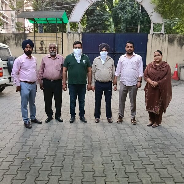 ਵਿਜੀਲੈਂਸ ਬਿਊਰੋ ਵੱਲੋਂ 4,000 ਰੁਪਏ ਦੀ ਰਿਸ਼ਵਤ ਲੈਂਦਾ ਪਟਵਾਰੀ ਅਤੇ ਉਸ ਦਾ ਏਜੰਟ ਰੰਗੇ ਹੱਥੀਂ ਕਾਬੂ